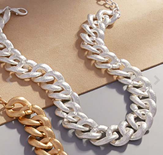 The worn look chain necklace